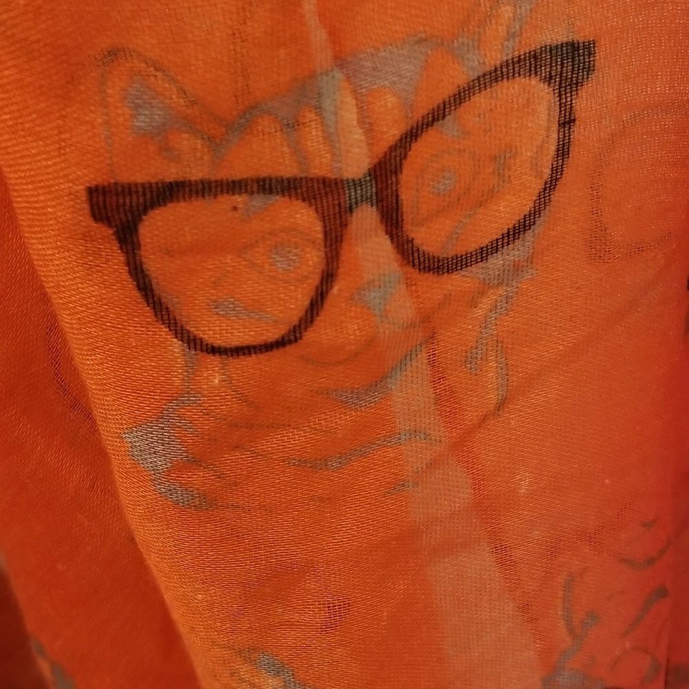 Red scarf with cat wearing glasses - Picture 2 of 2